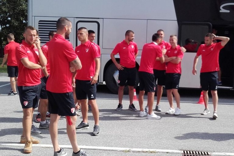 Grupa-igraca-Radnickog-pred-polazak-na-Zlatibor