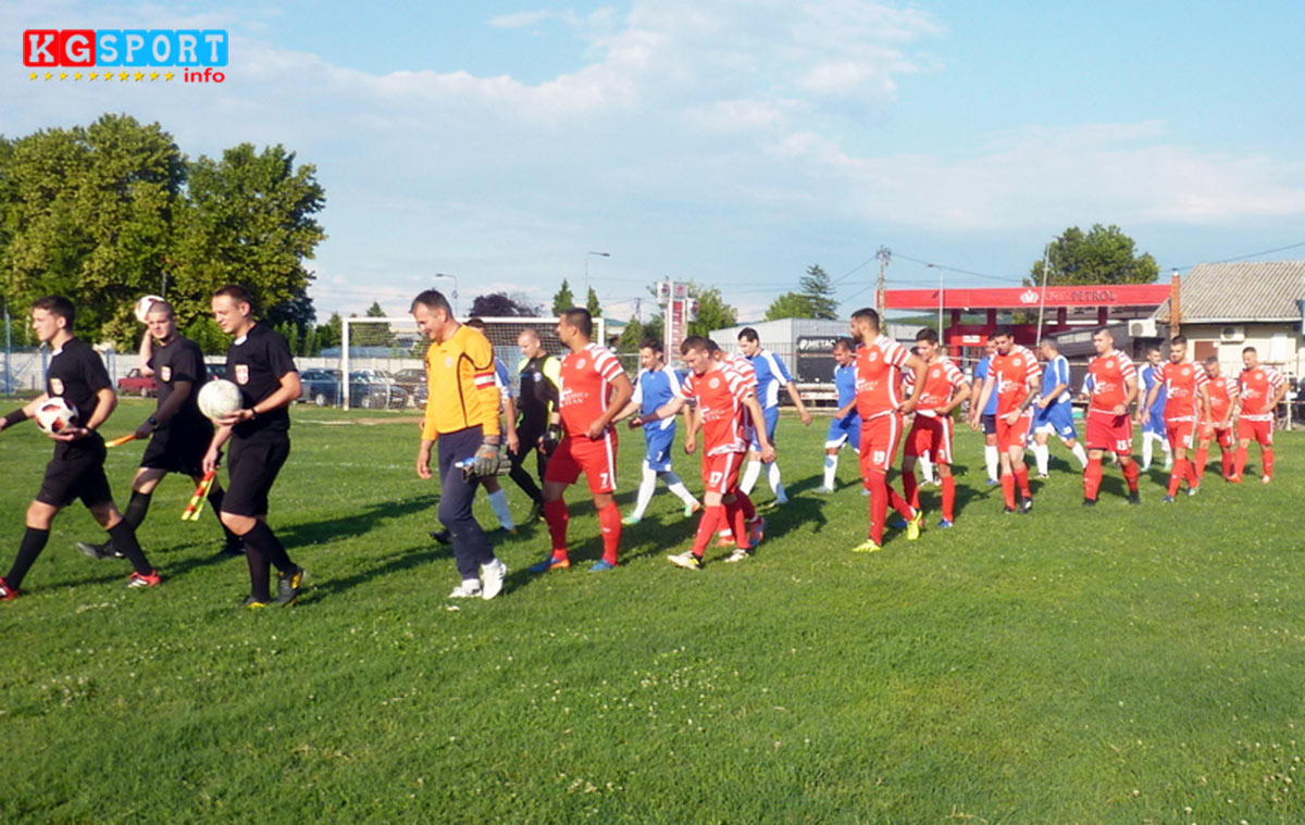 Fudbaleri-Zastave-(crveni-dresovi)-i-Marsica,-za-22.08