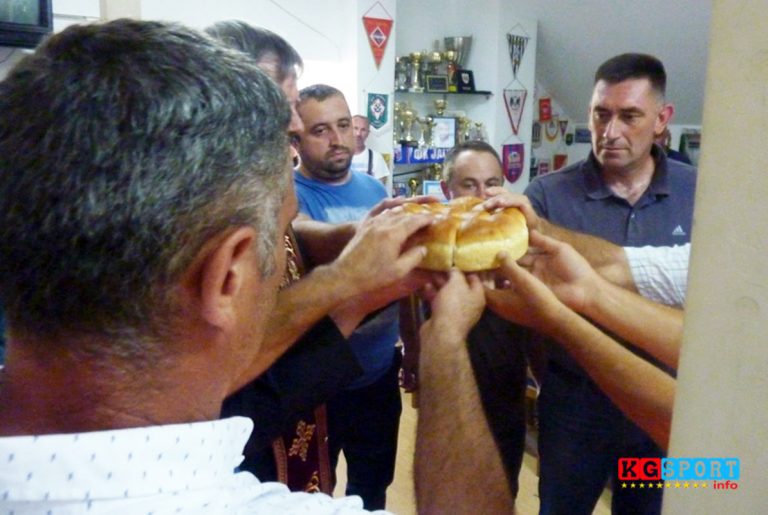 Secenje-kolaca-u-Pobedi-za-29.08