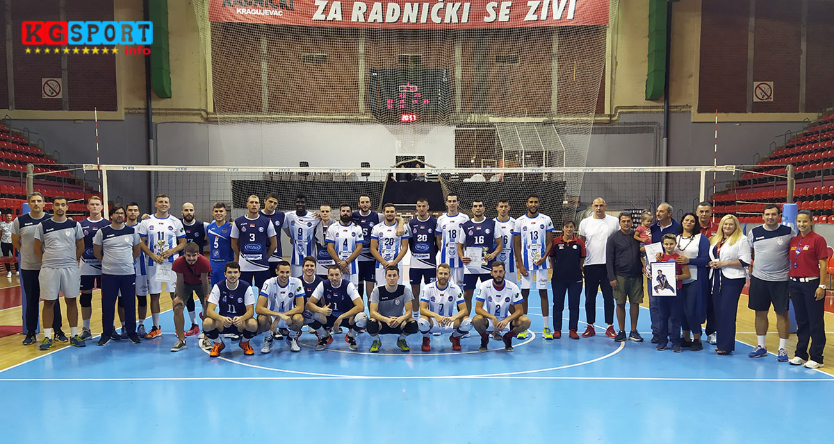 Zajednicka-fotografija-odbojkasa-Radnickog-i-Nisa