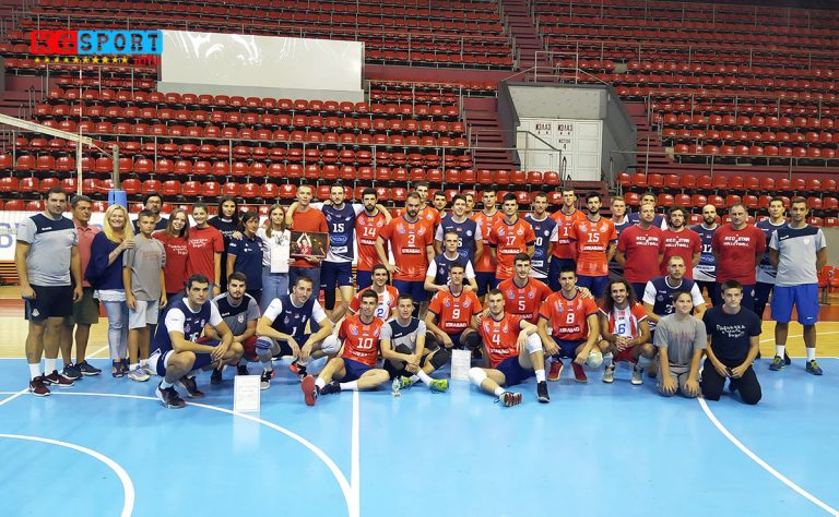 Zajednicka-fotografija-odbojkasa-Radnickog-i-Zvezde