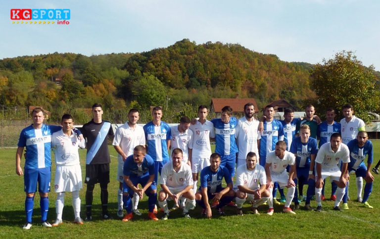 Zajednicki-snimak-fudbalera-Vodojaze-(beli-dresovi)-i-Susice