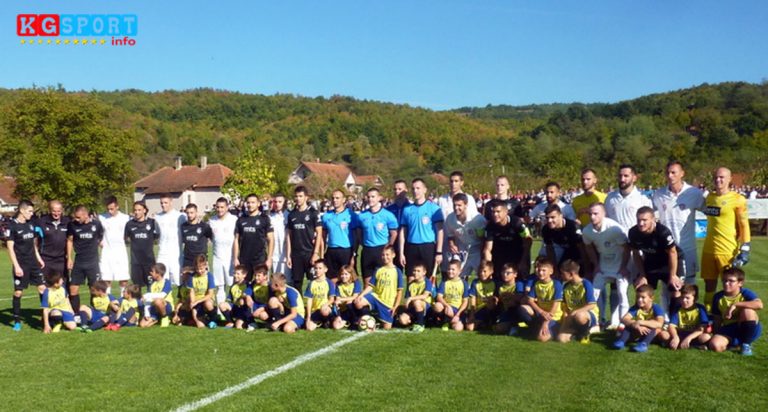 Zajednicki-snimak-fudbalera-Partizana-i-Vodojaze-za-istorijju-Grosnicana