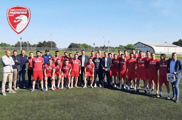 gradonacelnik-dasic-sa-igracima-2021