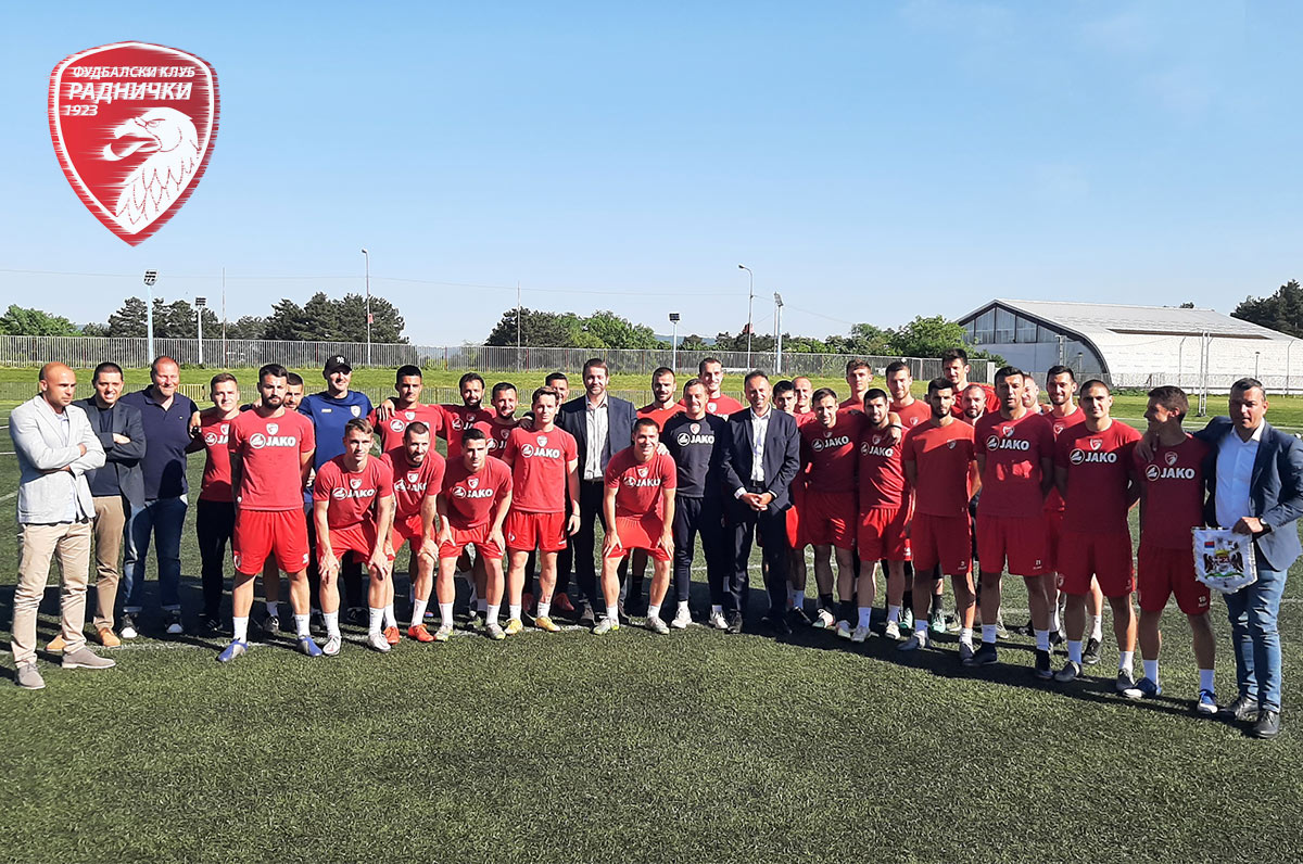 gradonacelnik-dasic-sa-igracima-2021