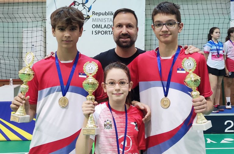 Osvajaci-zlata-sa-trenerom-Andrejom