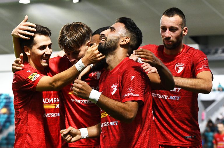 superliga-2024-25-ofk-beograd-radnicki-radost-kod-gola-ekipa