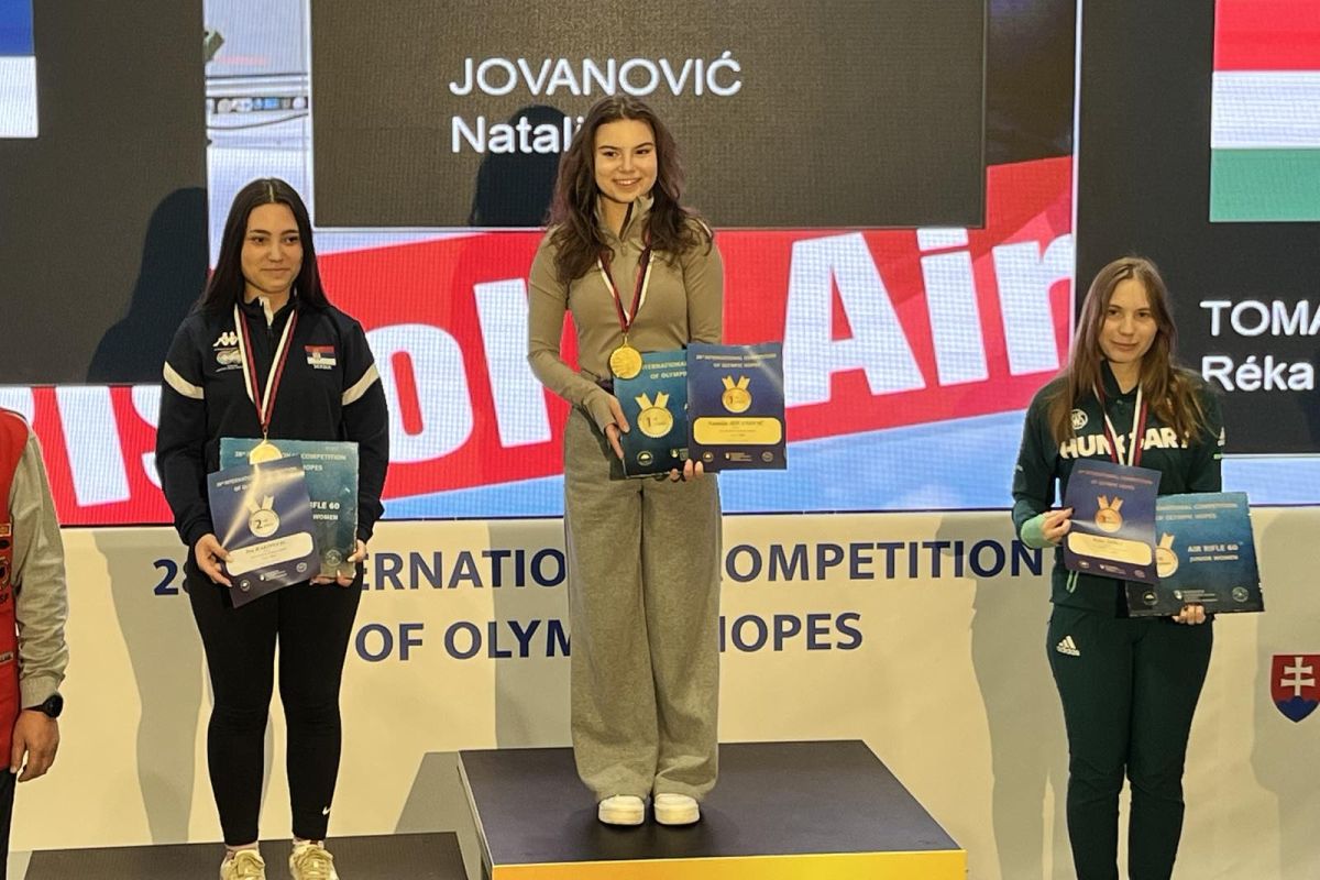 Puska_juniorke_kadetkinje_zlato_i_srebro (3)